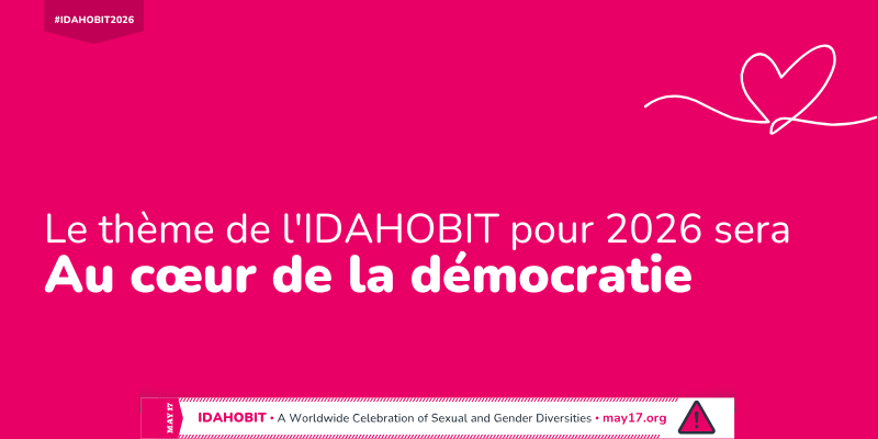 Un dessin représentant un cœur avec le texte suivant : « Le thème de l'IDAHOBIT pour 2026 sera « Au cœur de la démocratie ».