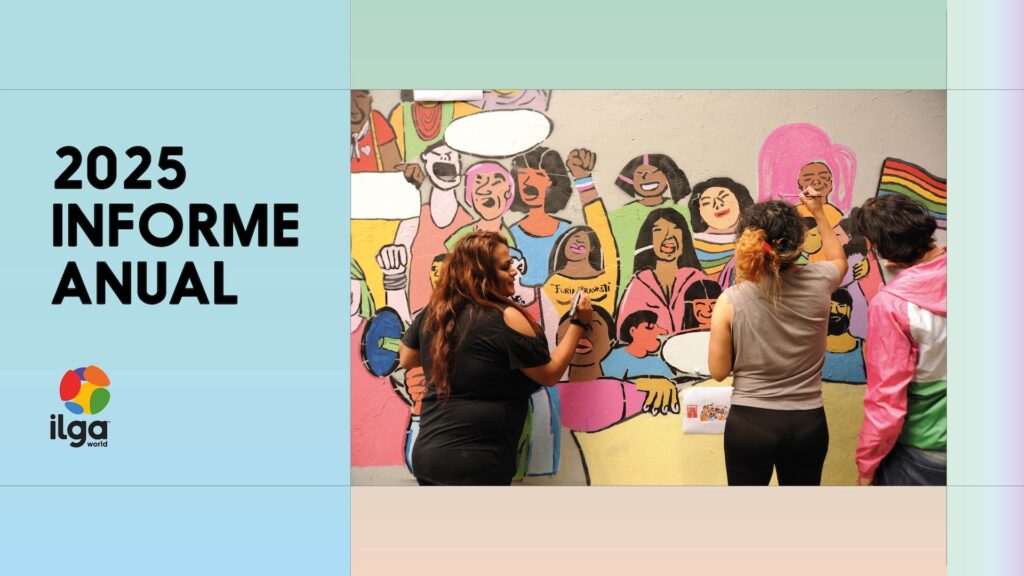 Tres personas pintan un colorido mural con figuras diversas y alegres; el texto dice «Informe Anual 2025» con el logotipo de ILGA Mundo sobre un fondo en tonos pastel.